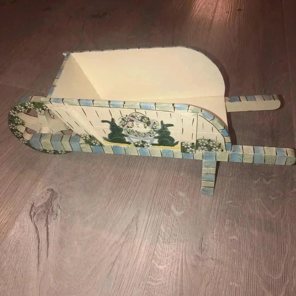 Figurine of a wheelbarrow with great decor - Picture 3 of 6